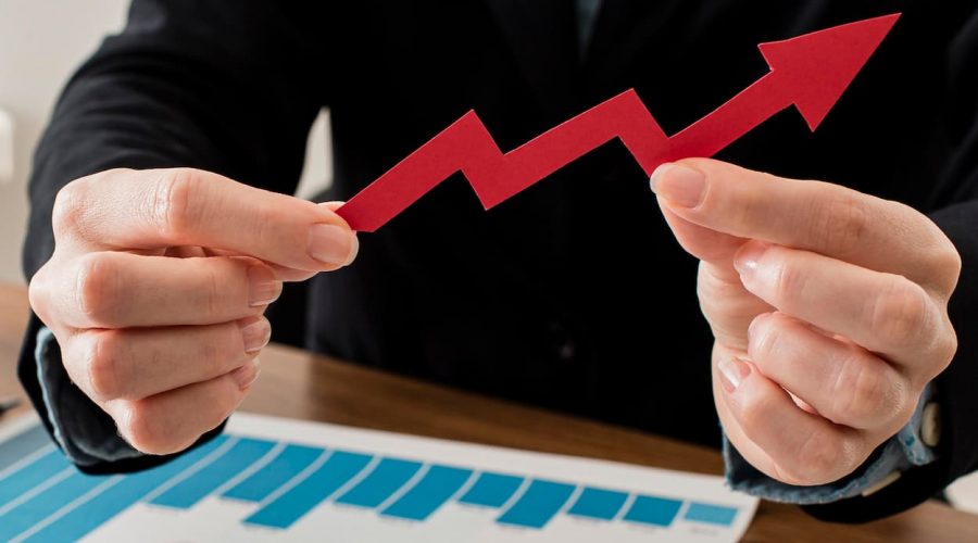 businessman-holding-growth-arrow (1)