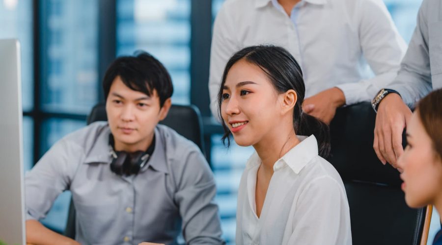 collaborative-process-multicultural-businesspeople-using-computer-presentation-communication-meeting-brainstorming-ideas-about-project-colleagues-working-plan-success-strategy-modern-office (1)